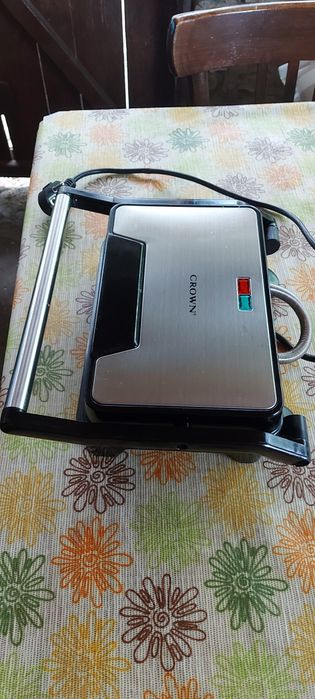 Сандвич преса и грил