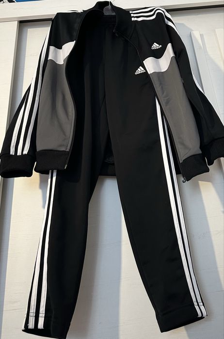 Trening adidas 148-152cm , varsta 11-12 ani