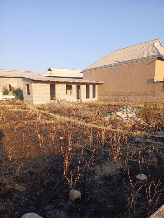 uchastka yer sotiladi XAMMA HUJJATLARI 100 %samo toyxana yonidan 6 ch