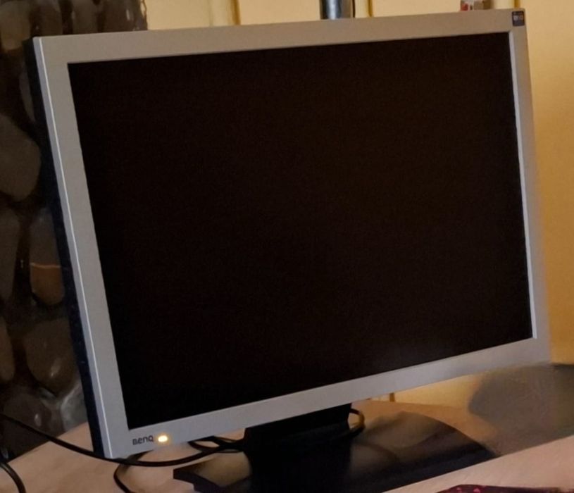 Monitor LCD BENQ FP222W a 22"