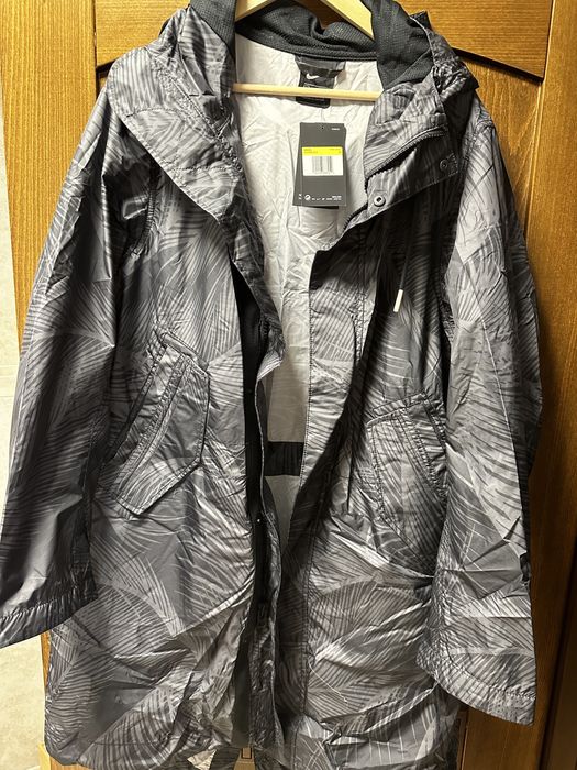 Vand pelerina de ploaie NiKE