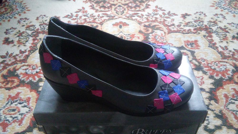 Продам женские туфли