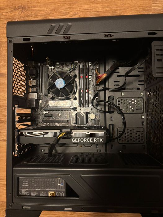 Vand pc gaming I5 9400F, 32gb ram ddr4 , monitor , rtx 4060, ssd
