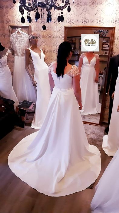 Rochie mireasă forma A cu trenă și voal inclus