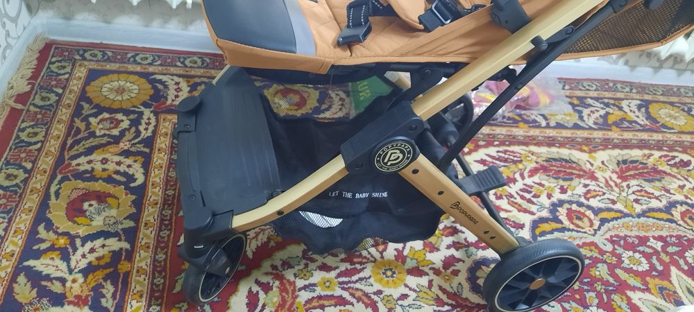 Новая коляска яркими цветами