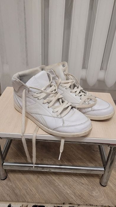 Продам женские кроссовки Reebok