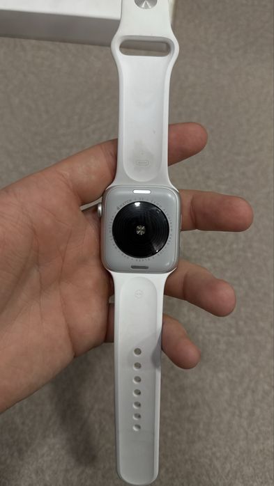 Apple Watch SE (2nd Gen) 44mm