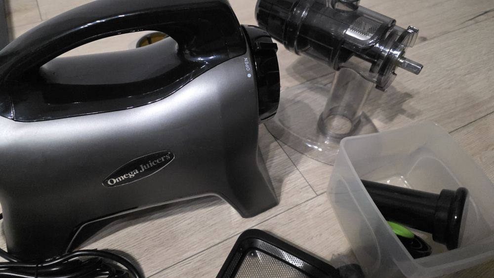 Omega Juicer - MM1500GYF - Висок клас бавнопресоваща сокоизтисквачка.