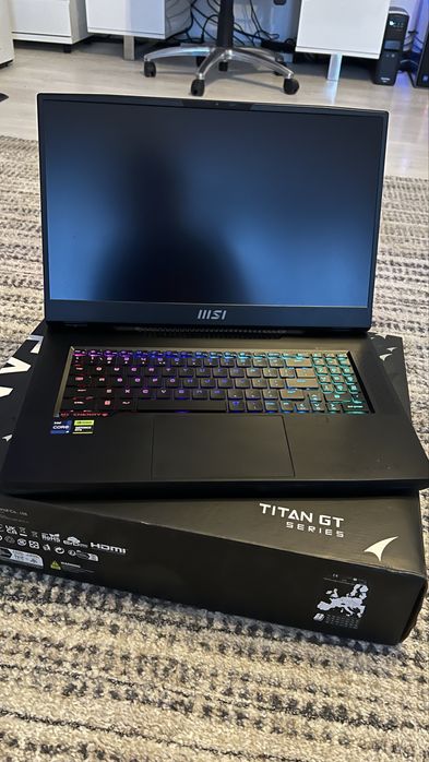 MSI Titan GT77 HX 13VI, i9‑13980HX, RTX 4090, 64GB, 4TB, impecabil