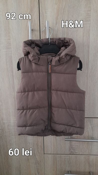Vând vesta nr 92 cm H&M . În stare foarte bună!