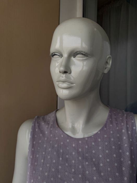 Продам срочно маникен