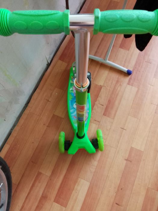 Самокат детский цвет зелёный