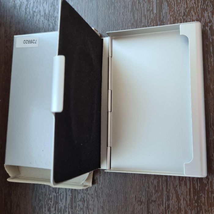 визитница новая продам