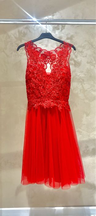 Червена официална рокля