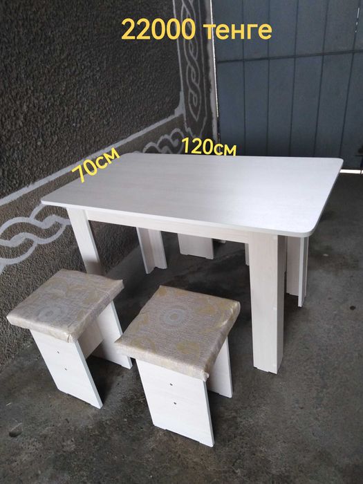 Новый стол и 4 табуретки