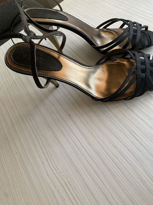 Sandale Zara purtate 1 data fff deosebite din saten si toc auriu din m