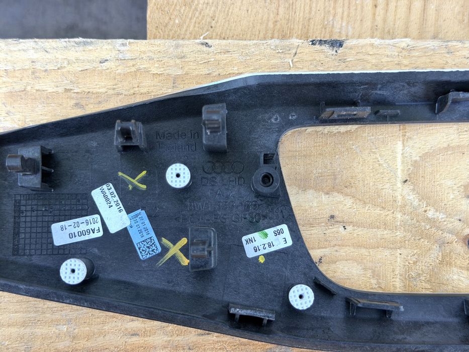 Интериорни лайсни AUDI A4 B9 8W1853190 8W1853189