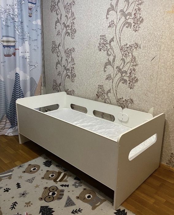 Продам детскую кровать с матрасом