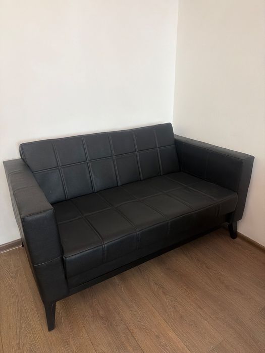 Кожаный диван офисный