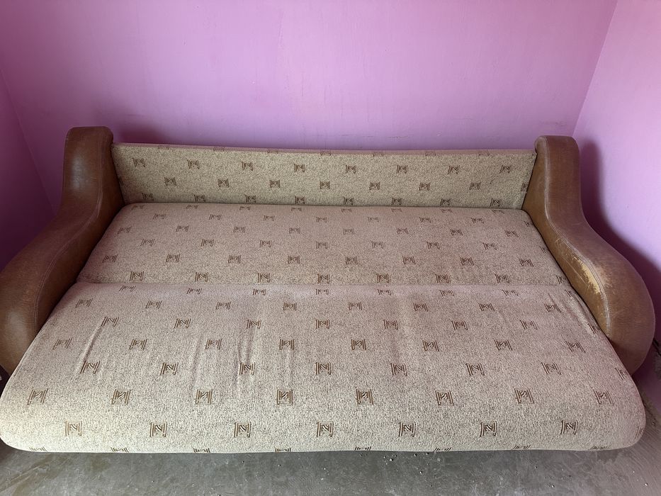 Canapea extensibila 200/180 cm, stare foarte buna