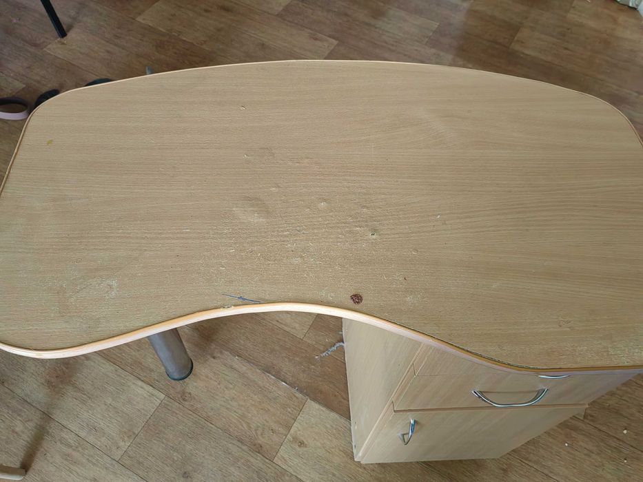 Отдам стол бесплатно