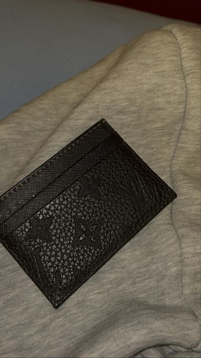 LV кард холдър.