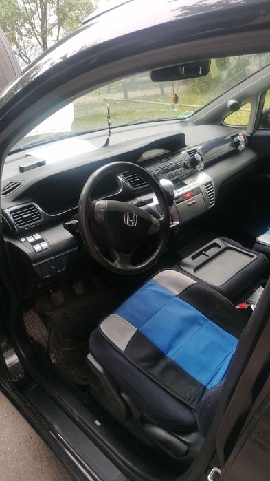 Vand honda frv stare buna