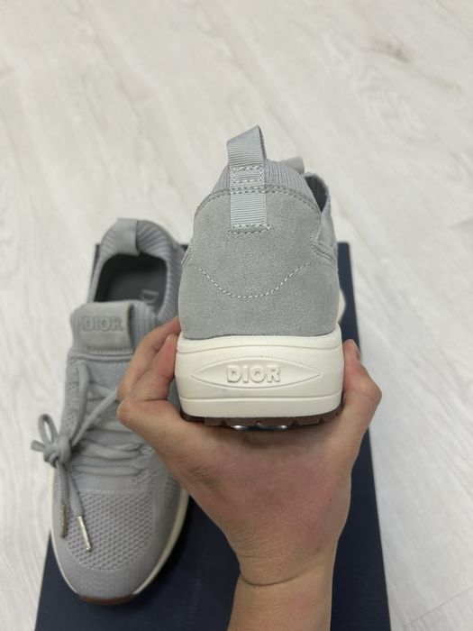 Обувь от Dior B80