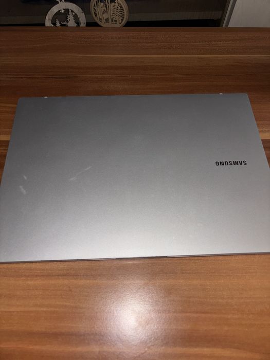 Laptop Slim Samsung nou