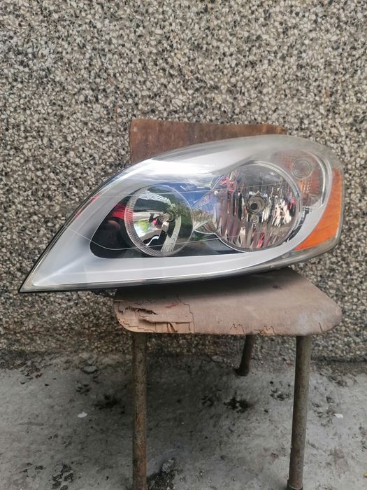 Продавам ляв фар