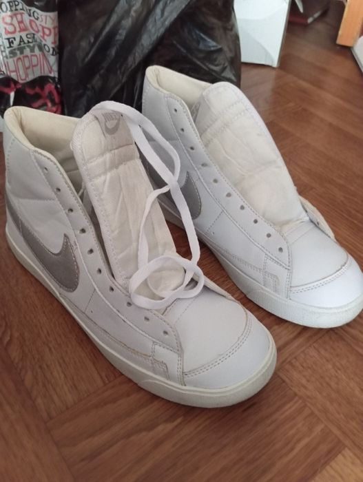 Продам мужские кроссовки