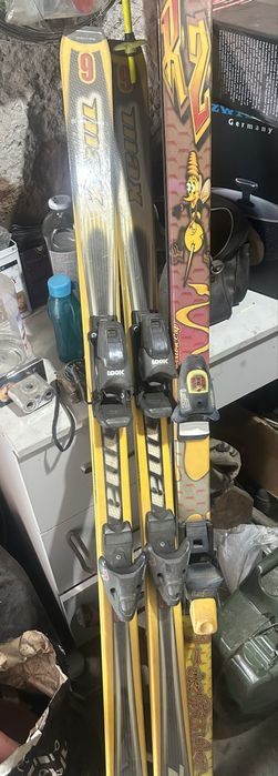 Лыжи две пары продаются