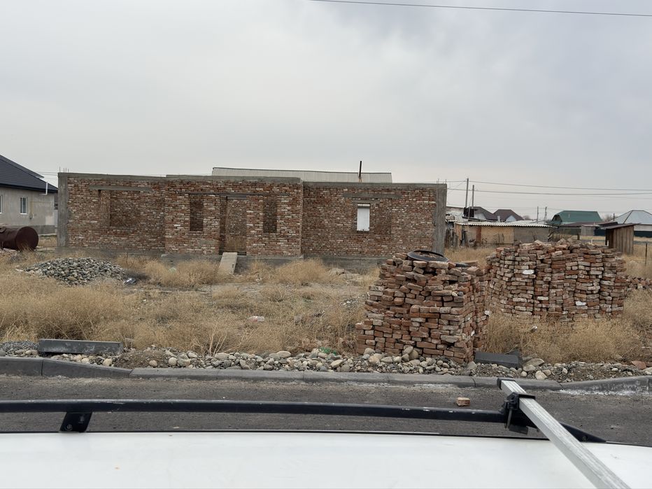 дом недостроеный