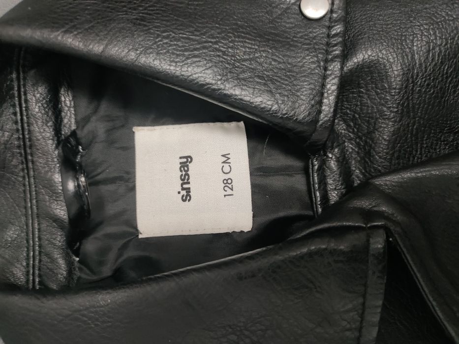 Продам кожанку на девочку