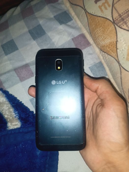Samsung j3 2017  .