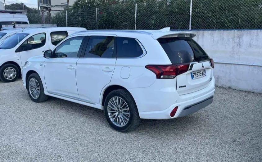 Mitsubishi Outlander PHEV, хибрид 2.4, 236 к.с.