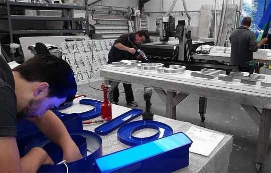 Ремонт и производство наружной рекламы\Tashqi reklama ta’miri yangilas