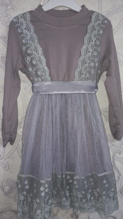 Продам платье для девочки.