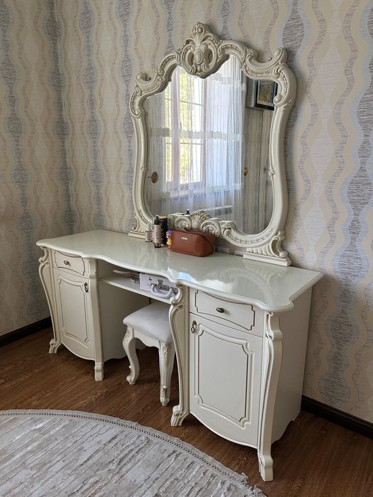 Продам спальный гарнитур