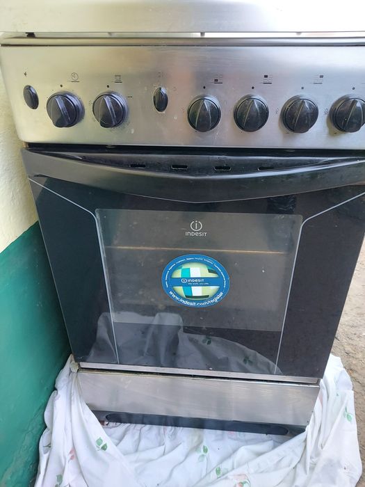 Продаю газовую плиту б у