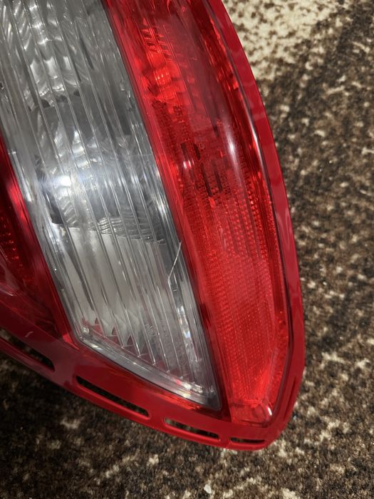 Продавам десен стоп за mercedes W204