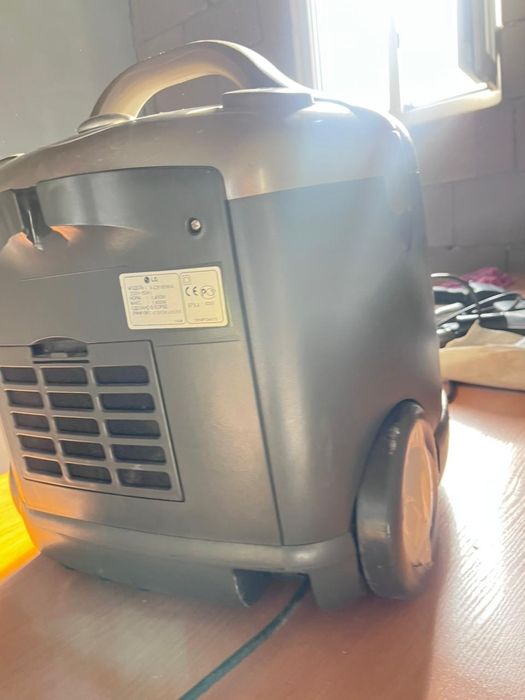 Пылесос два в одном моюций и обычный