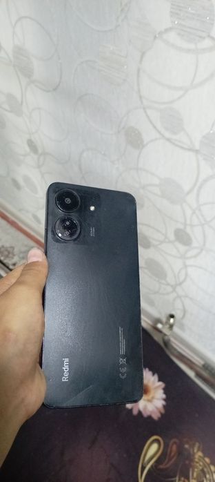 Redmi 13c sotiladi xotira :256GB ekran almashgan xolati :yaxshi.
