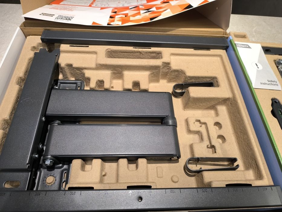 TV Стойка за стена VOGELS TVM 3443 черна, подвижна, до 65 инча и 25кг