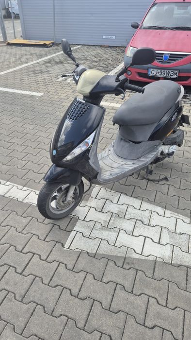 Vand 9 scutere 49 cc , inmatriculate acte la zi