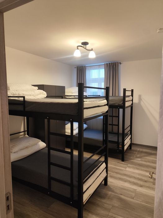 Închiriez apartament 8 locuri / 8 Km Craiova