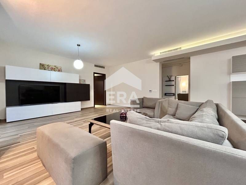 Дава се под наем Четиристаен апартамент в София, Лозенец - 158 кв.м за 2200 € - Снимка #1