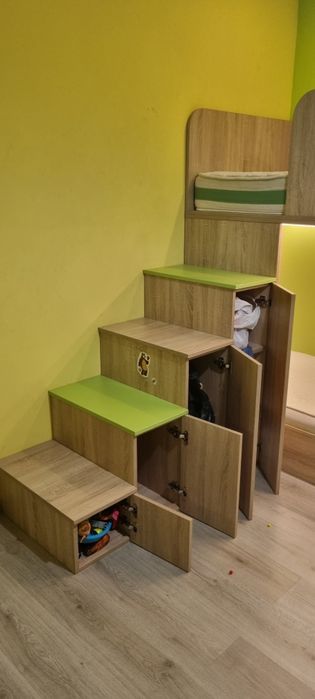 Двуетажно легло с матраци