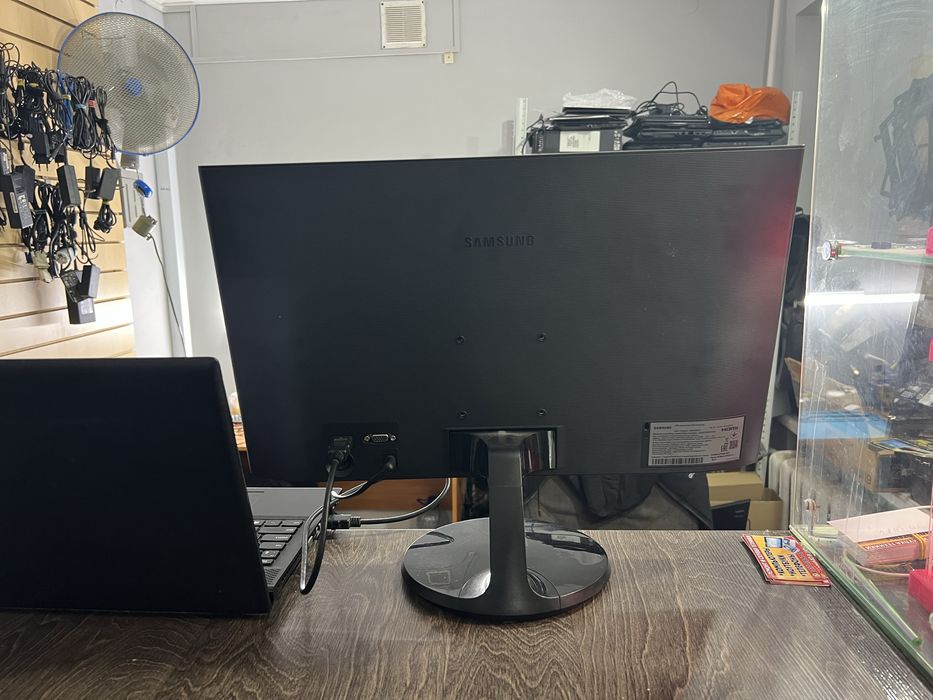Монитор Samsung 22 дюйма HDMI VGA