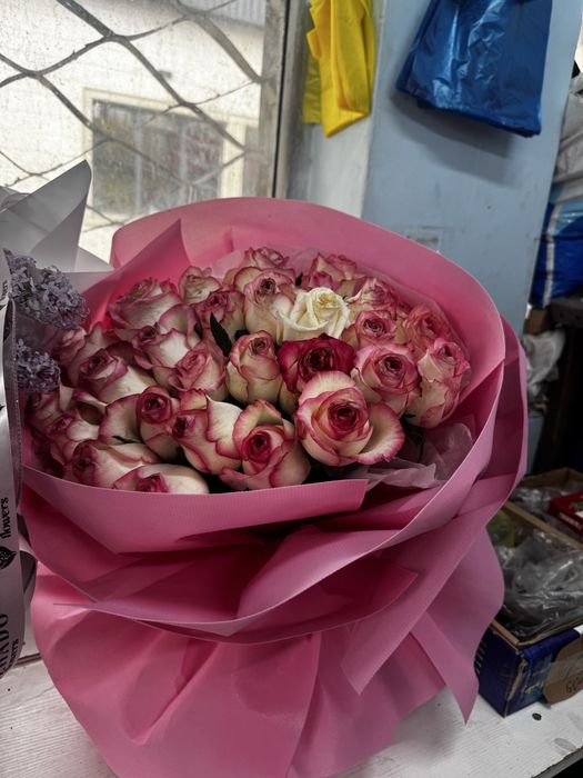 Букет гүлдер сатылады